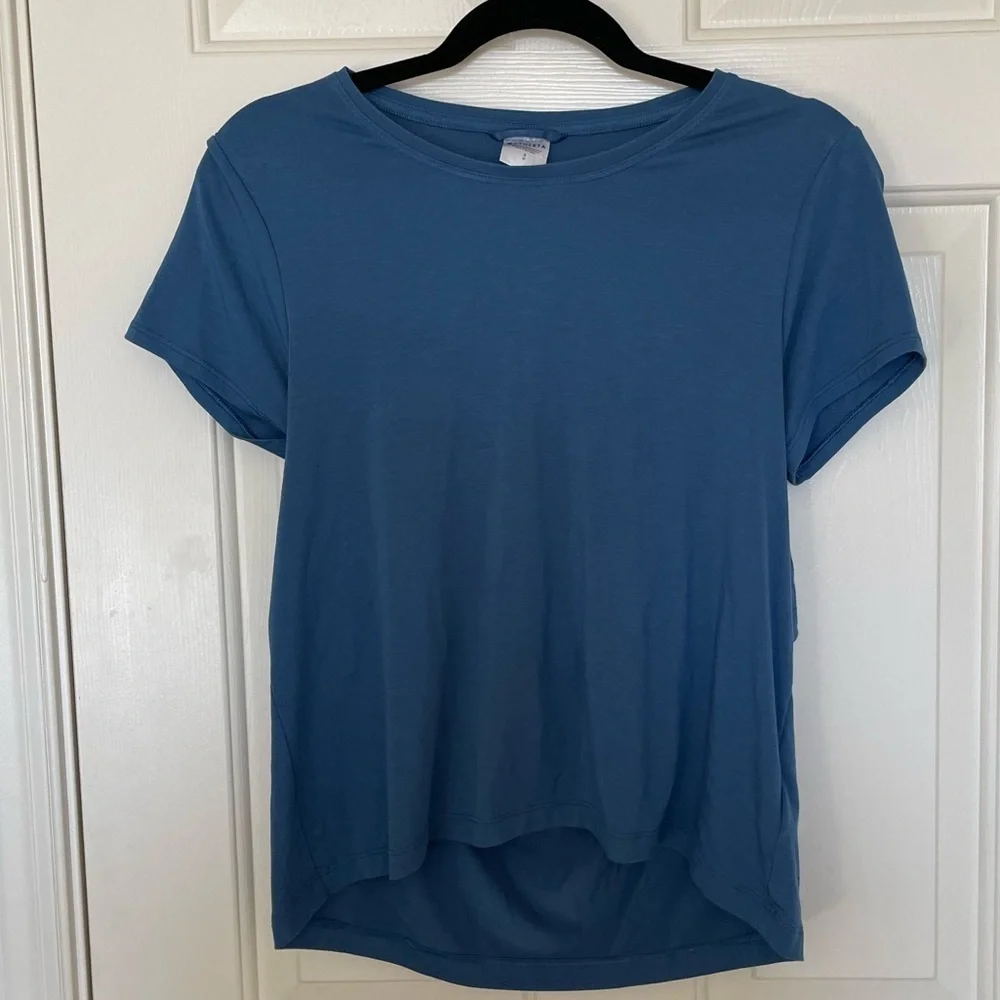 Athleta backlesss tshirt small